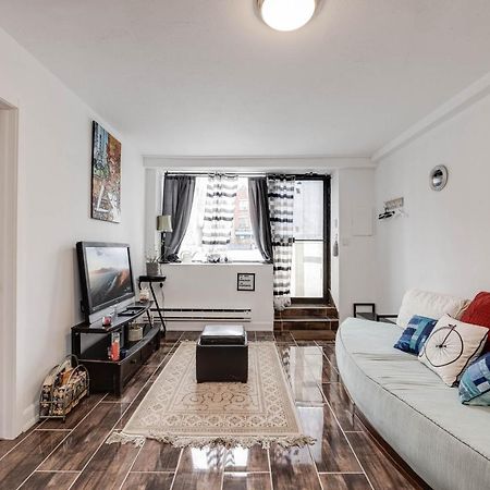 Appartement Bright Parkdale Court - Little Portugal W/ Free Parking à Toronto Extérieur photo