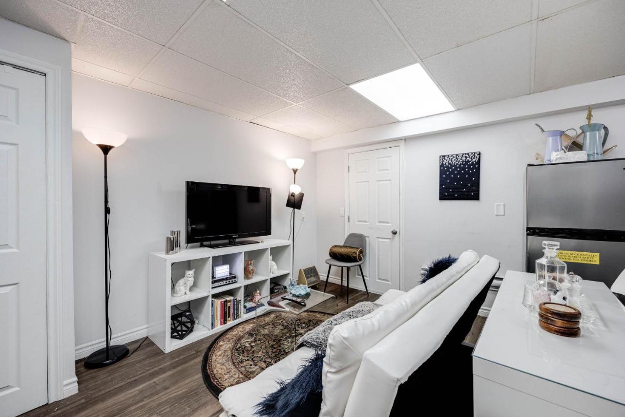 Appartement Bright Parkdale Court - Little Portugal W/ Free Parking à Toronto Extérieur photo