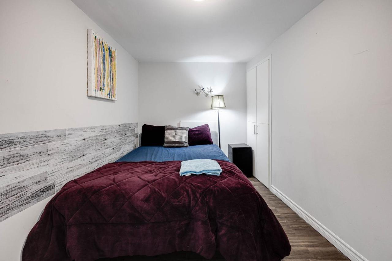 Appartement Bright Parkdale Court - Little Portugal W/ Free Parking à Toronto Extérieur photo