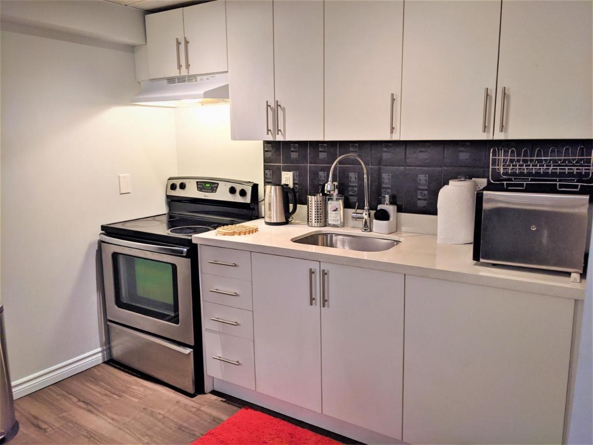 Appartement Bright Parkdale Court - Little Portugal W/ Free Parking à Toronto Extérieur photo